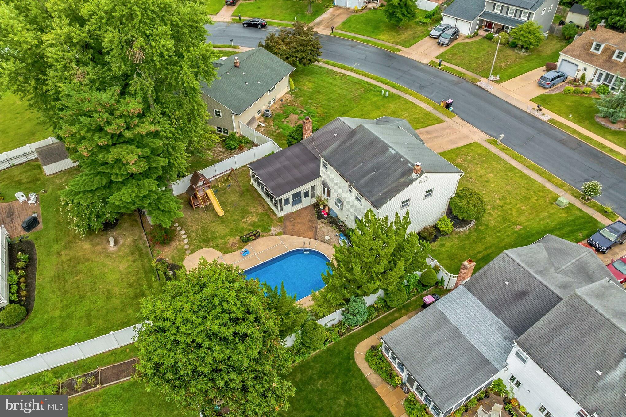 19 Candlestick Road Clementon, NJ 08021 - Photo 31 of 32 an aerial view of a house with a garden
