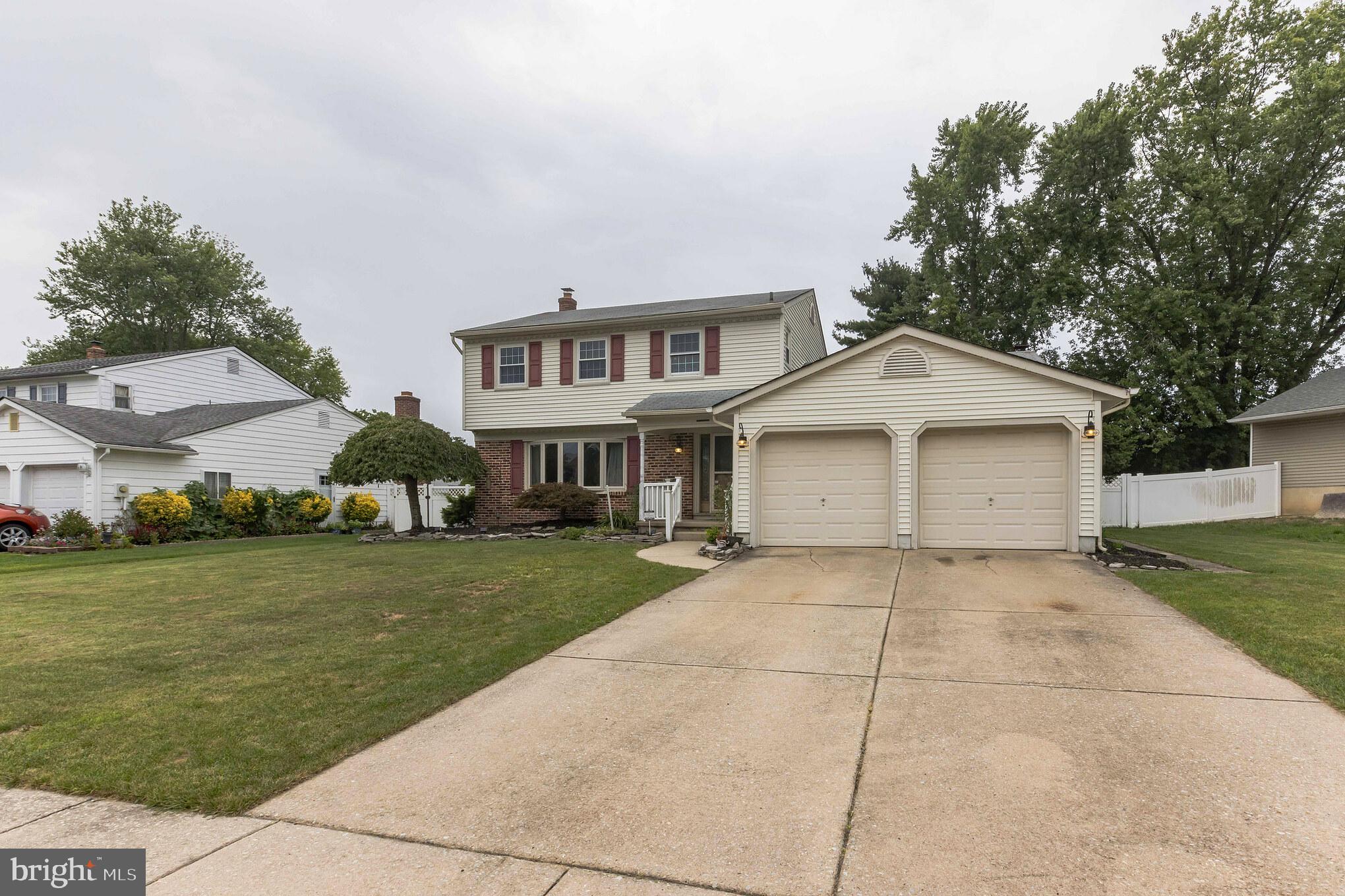 19 Candlestick Road Clementon, NJ 08021 - Photo 4 of 32 a view of a house with a yard