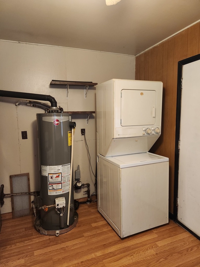1228 20th Street North Chicago, IL 60064 - Photo 6 of 14 a utility room with dryer and washer