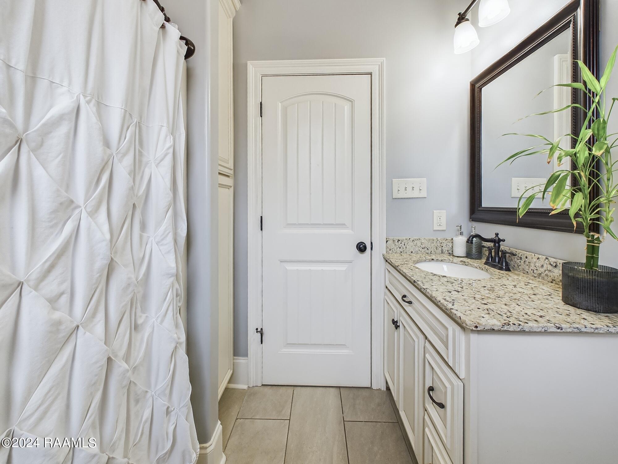 106 Sawtooth Road Carencro, LA 70520 - Photo 21 of 32 Guest Bathroom
