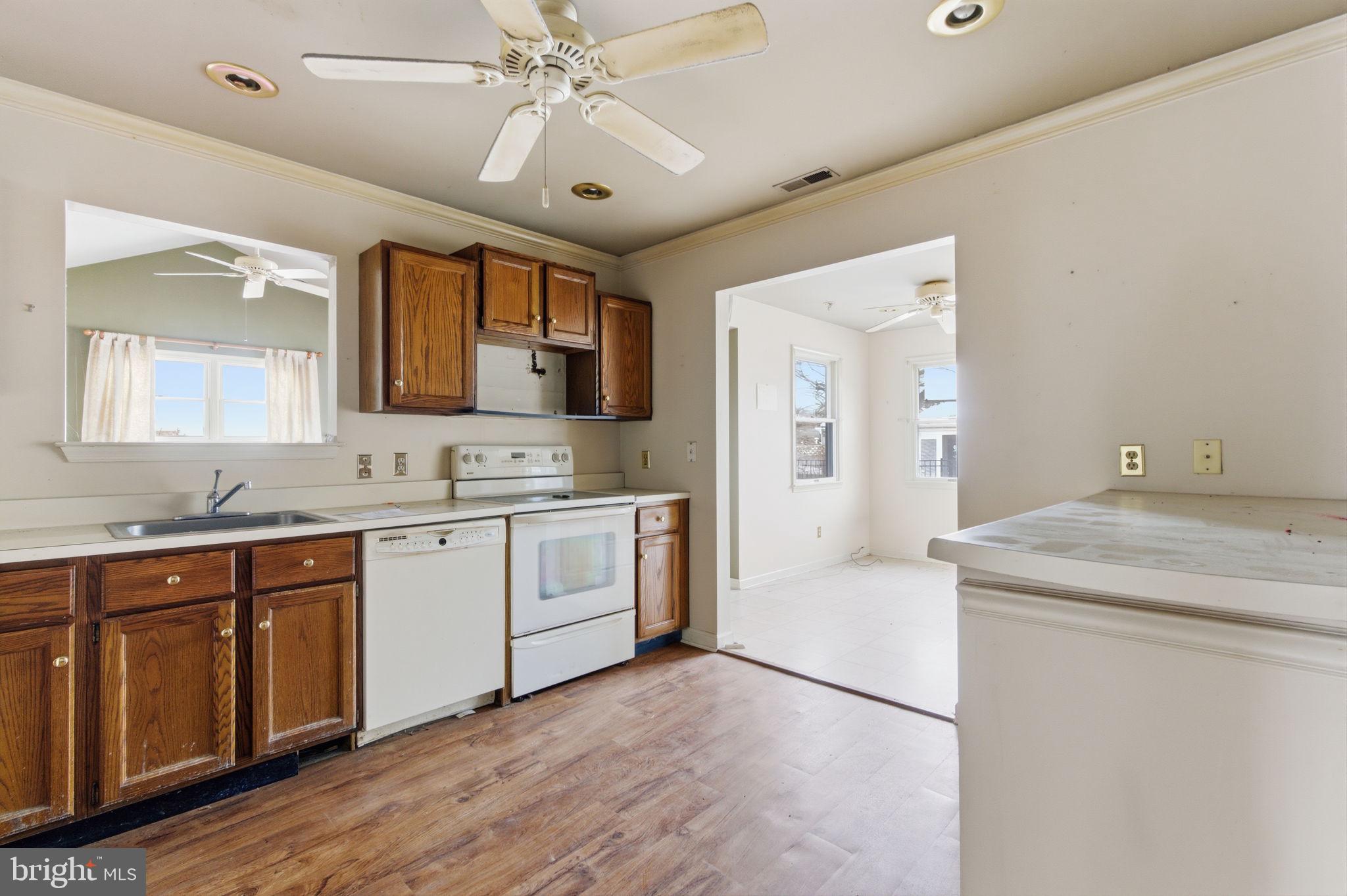 1997 Brook Lane Jamison, PA 18929 - Photo 6 of 19 a kitchen with a stove cabinets and wooden floor