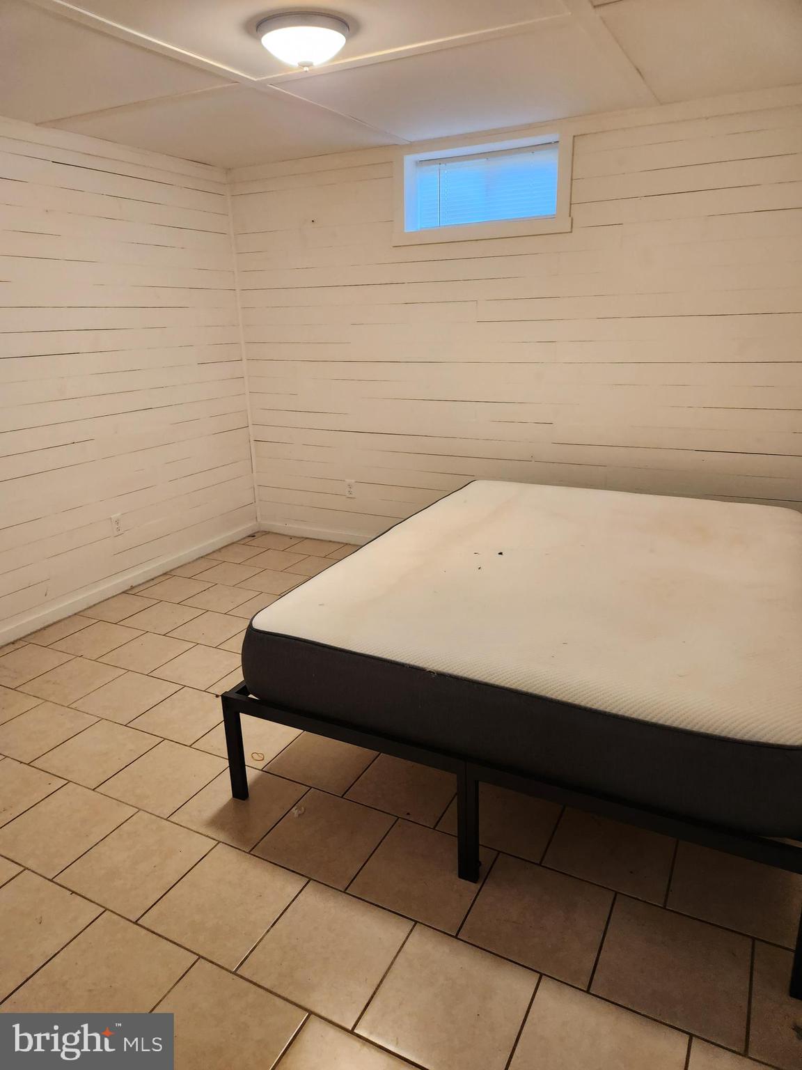 501 South Seminary Street Charles Town, WV 25414 - Photo 15 of 18 a room with a table and a chair