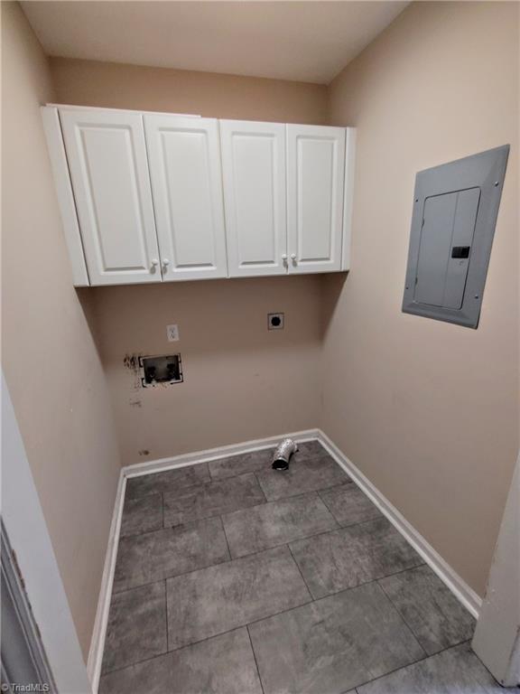 820 Hillcrest Drive Rockingham, NC 28379 - Photo 16 of 50 Hall bathroom with main laundry