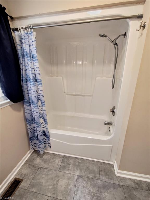820 Hillcrest Drive Rockingham, NC 28379 - Photo 18 of 50 Hall bathroom with main laundry