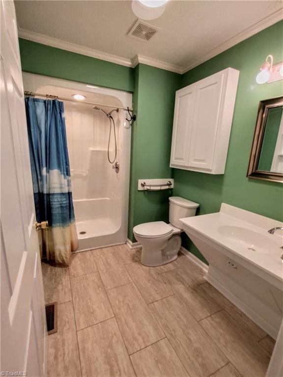 820 Hillcrest Drive Rockingham, NC 28379 - Photo 27 of 50 Primary en suite bathroom