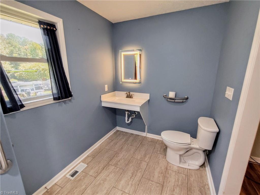 820 Hillcrest Drive Rockingham, NC 28379 - Photo 32 of 50 In Law Suite: Bathroom