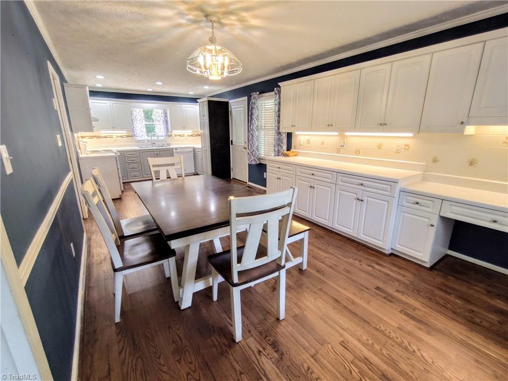 820 Hillcrest Drive Rockingham, NC 28379 - Photo 7 of 50 Kitchen with eat in dining