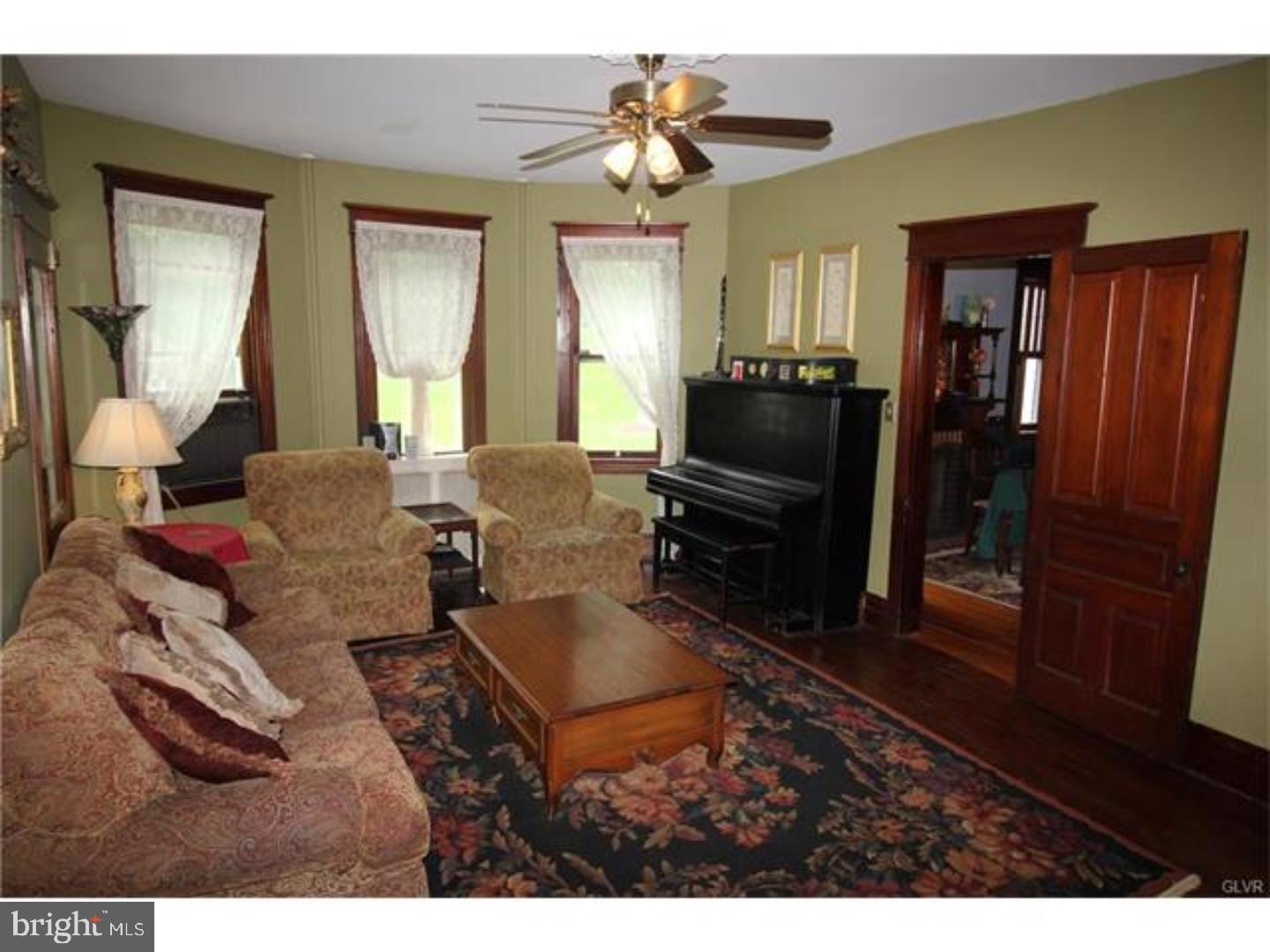 329 Monocacy Drive Bath, PA 18014 - Photo 4 of 25