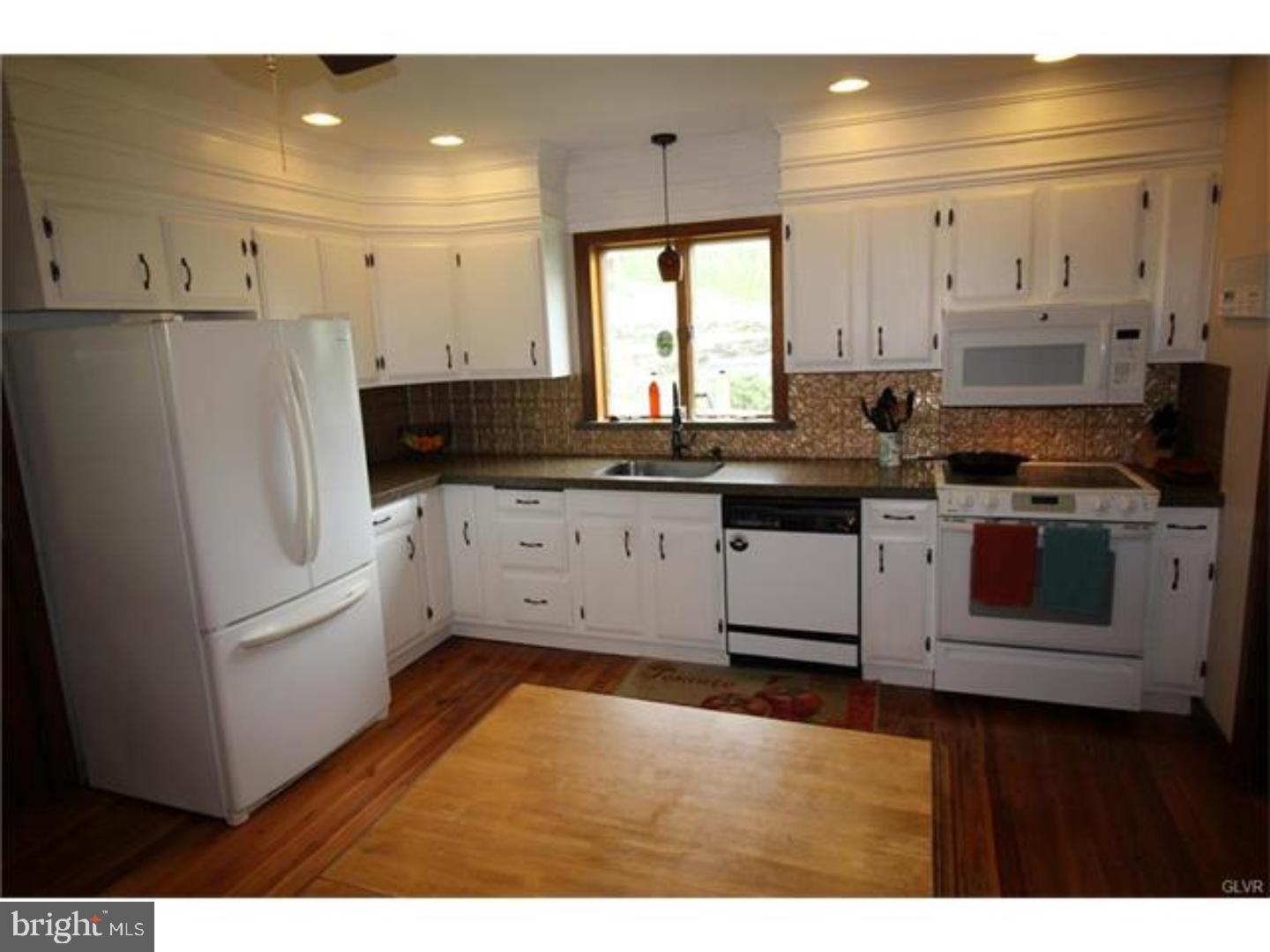 329 Monocacy Drive Bath, PA 18014 - Photo 9 of 25