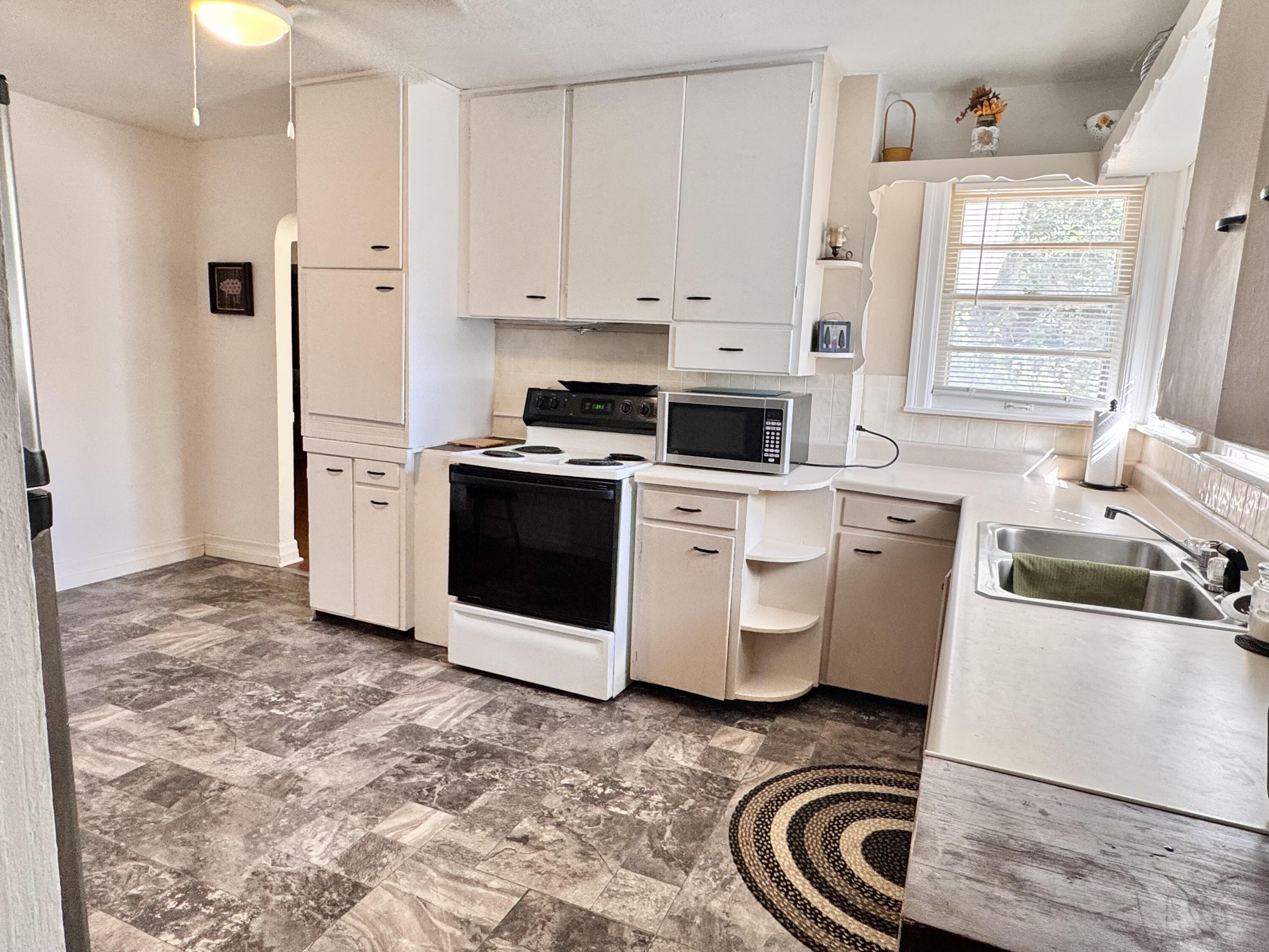 1016 East Cherokee Street Springfield, MO 65807 - Photo 5 of 11 IMG_1785