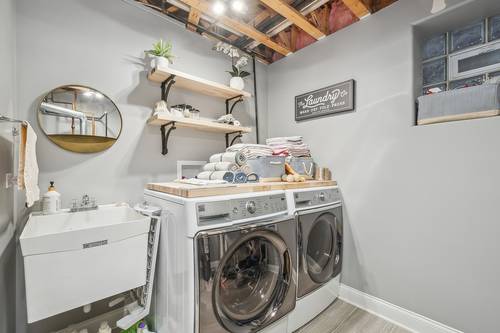 3301 South Racine Avenue Chicago, IL 60608 - Photo 22 of 32 a utility room with dryer and washer