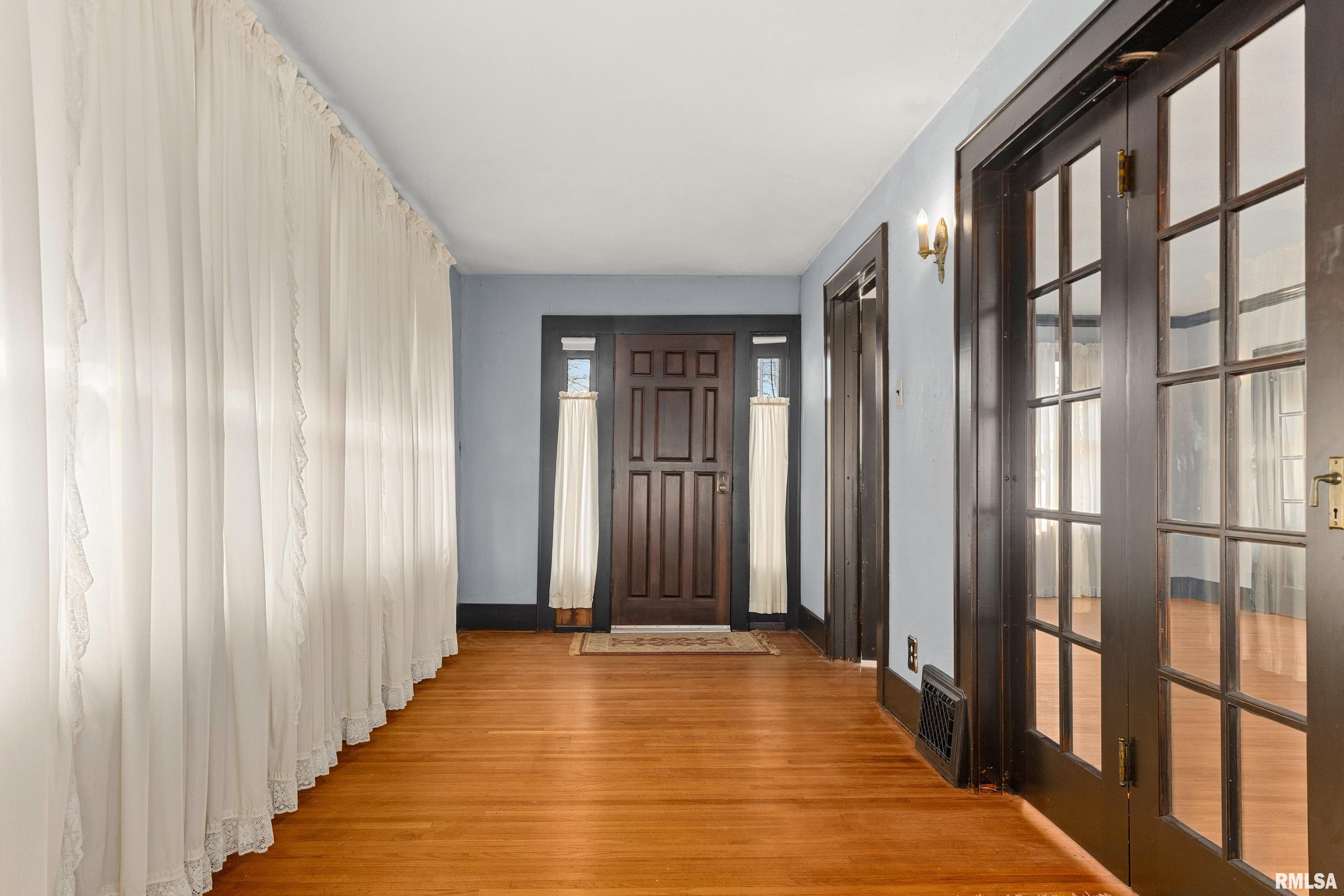 218 West Elm Street Chillicothe, IL 61523 - Photo 5 of 34