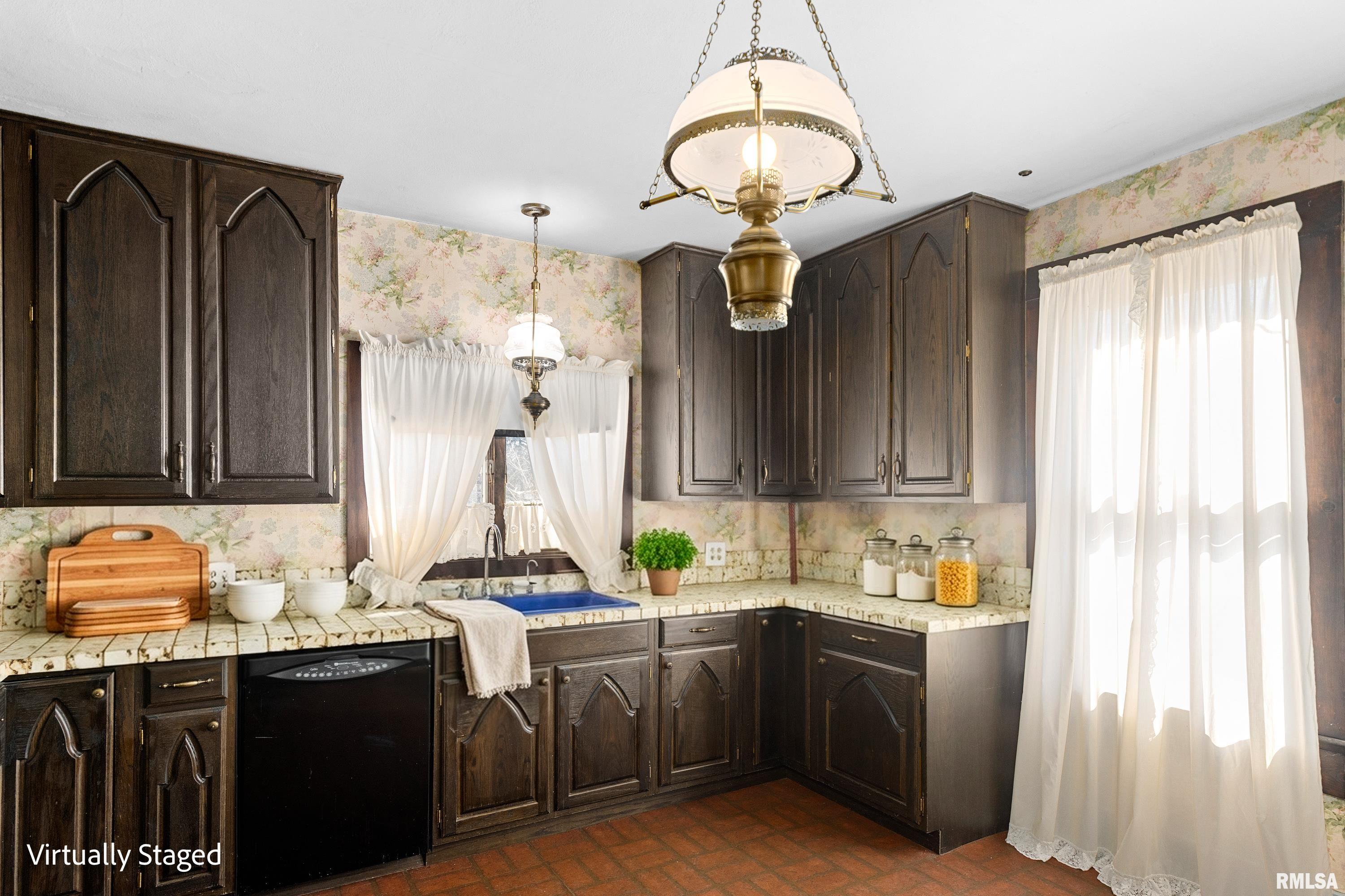 218 West Elm Street Chillicothe, IL 61523 - Photo 10 of 34