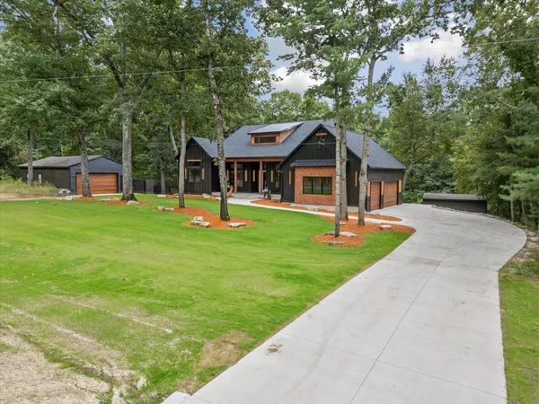 $779,999 | 23861 Almy Road, Howard City, MI 49329
