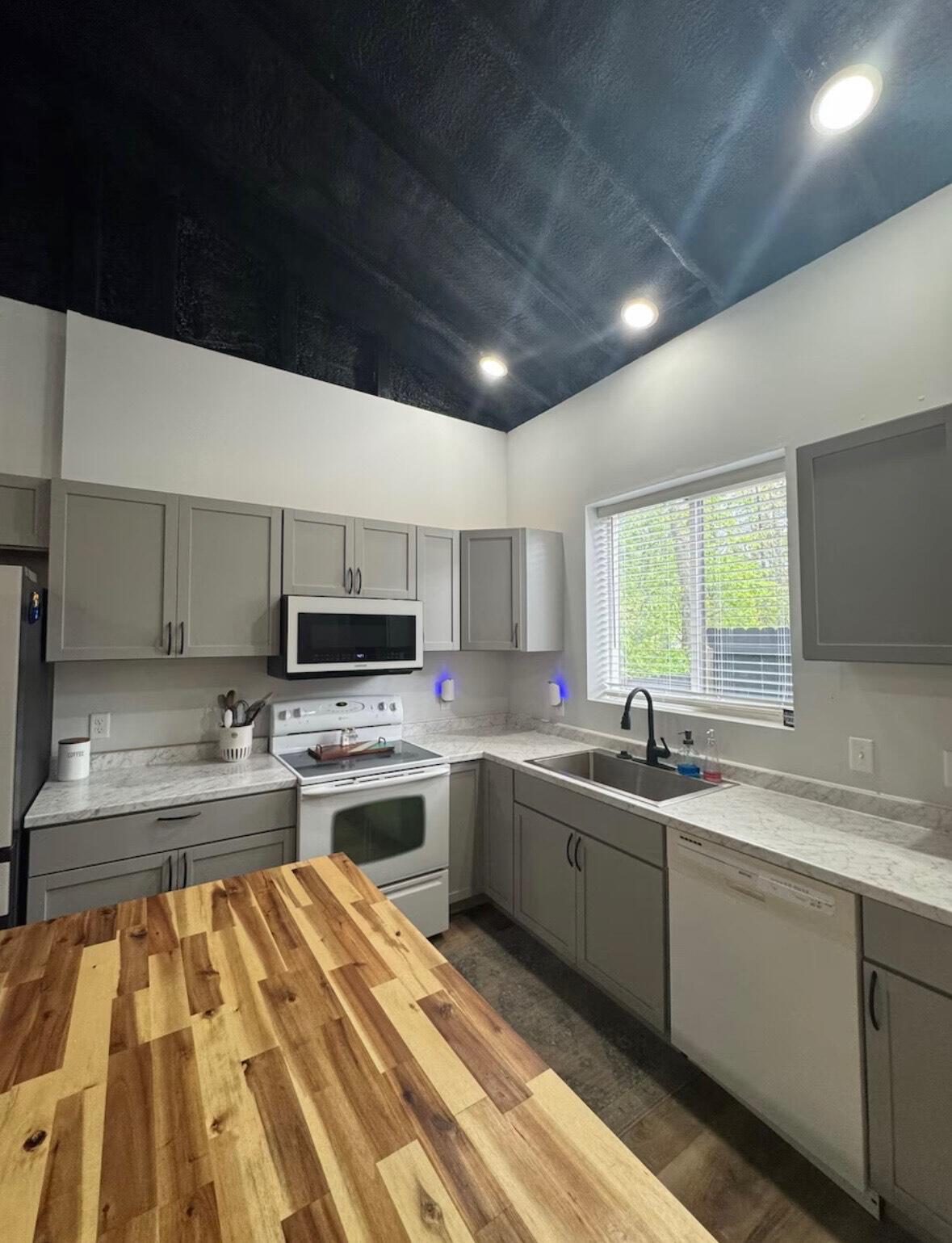 23861 Almy Road Howard City, MI 49329 - Photo 75 of 99 IMG_5011