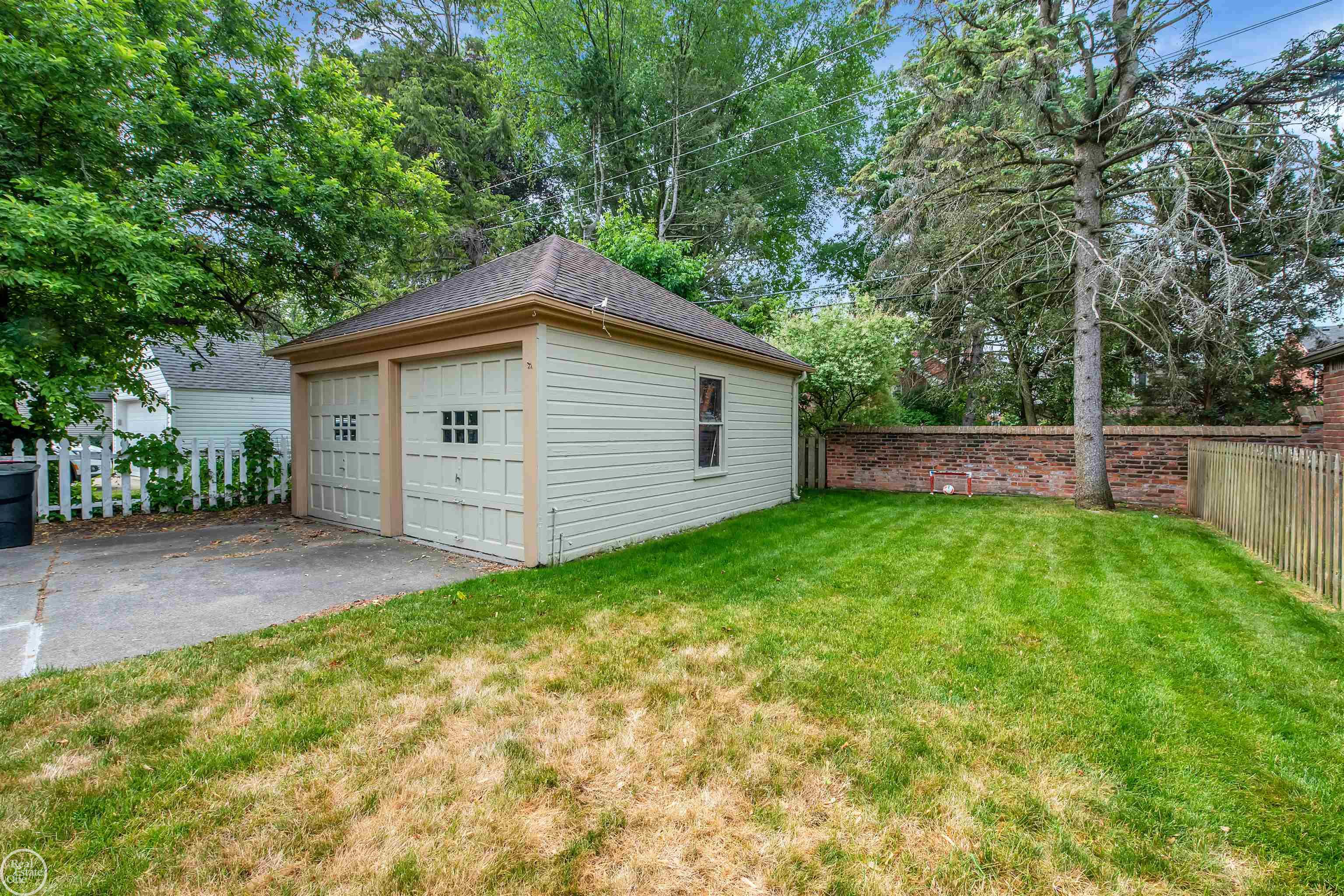 267 Moran Road Grosse Pointe, MI 48236 - Photo 42 of 42 50111427-41.JPG