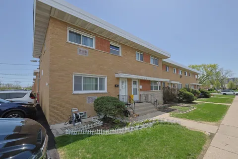 $345,000 | 8668 Gregory Lane, Unit F, Des Plaines, IL 60016
