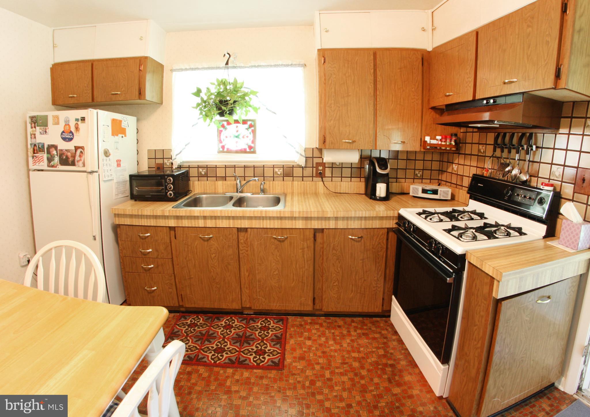 1314 Westburn Road Baltimore, MD 21228 - Photo 10 of 30 Kitchen
