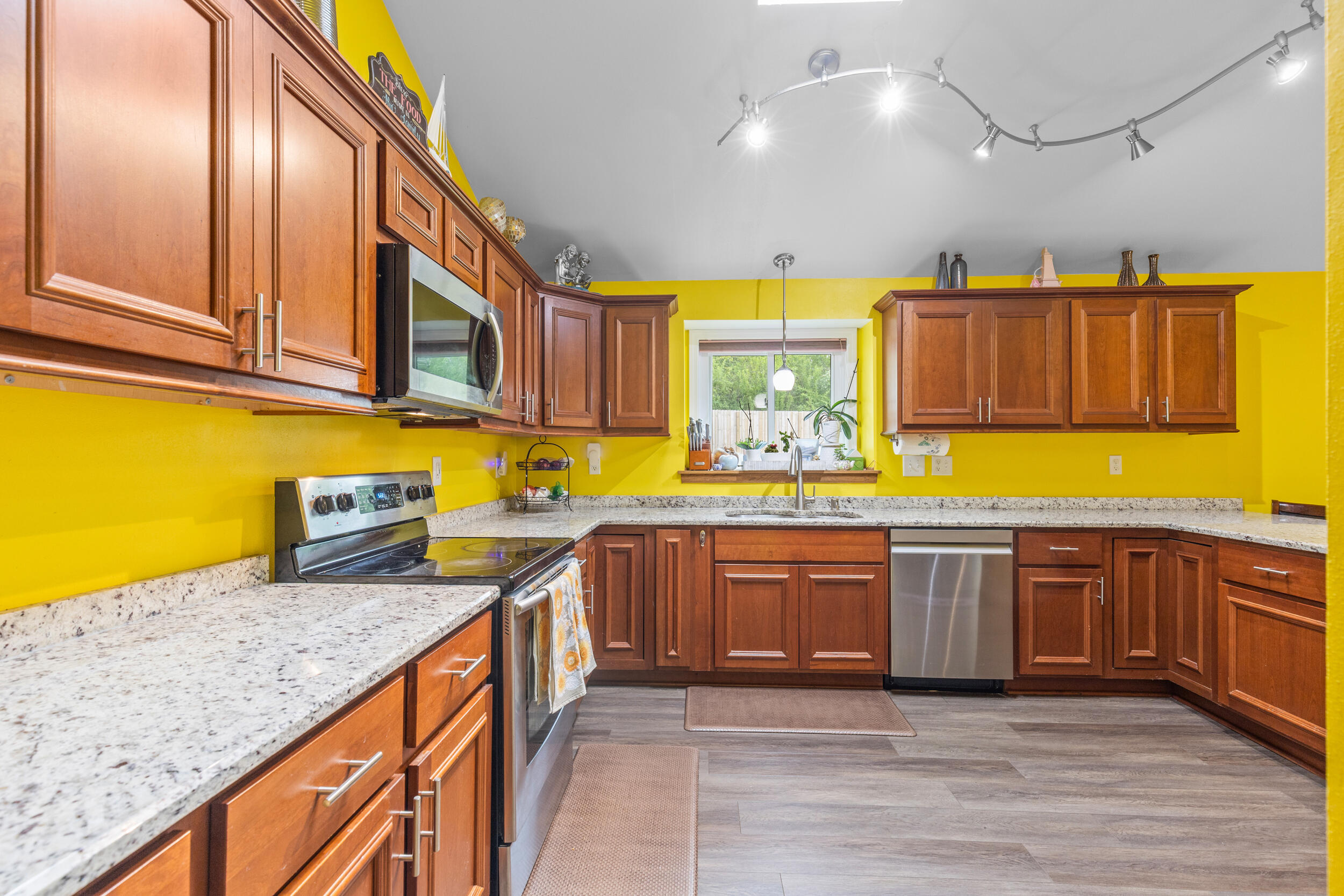 9201 West County Line Road Milwaukee, WI 53224 - Photo 10 of 24 Kitchen 3