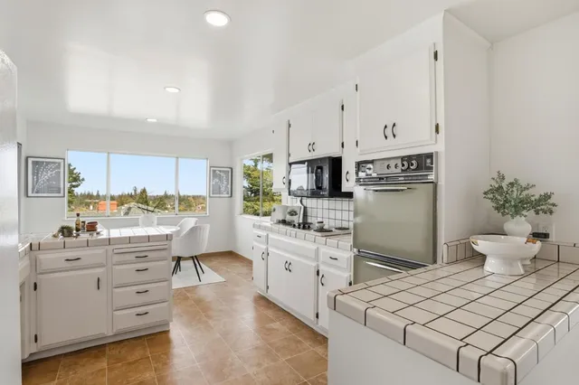 $4,188,888 | 945 Andover Way, Los Altos, CA 94024