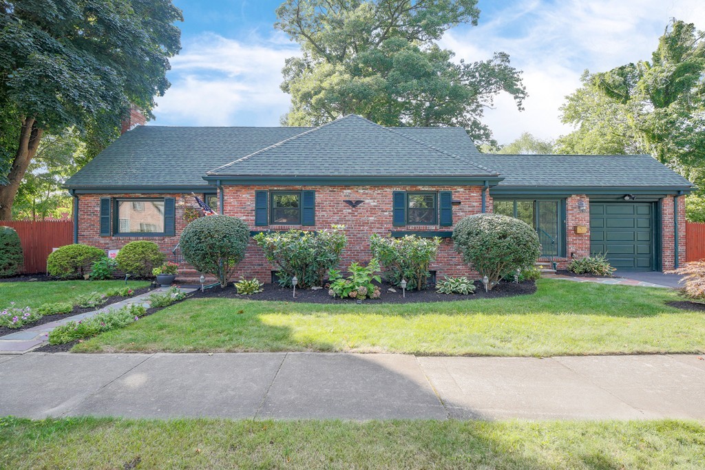 6 Gerald Road Stoneham, MA 02180 - Photo 2 of 30 Gallery Image 2