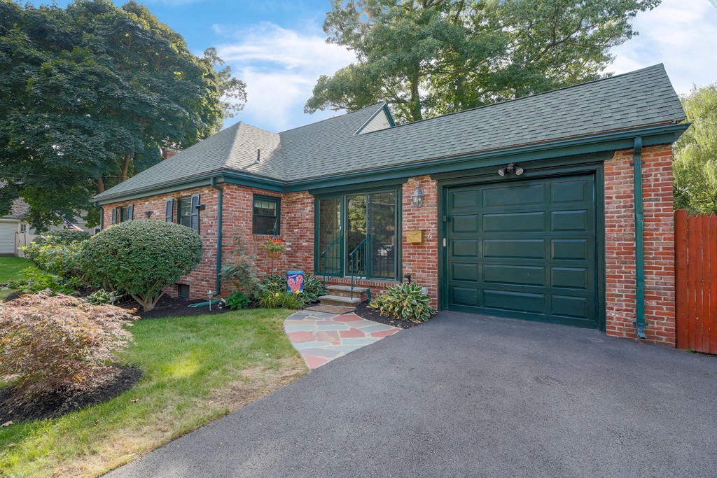 6 Gerald Road Stoneham, MA 02180 - Photo 3 of 30 Gallery Image 3