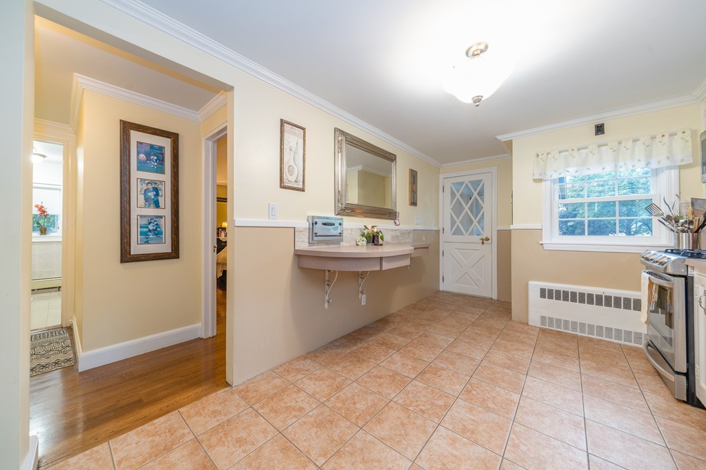 6 Gerald Road Stoneham, MA 02180 - Photo 8 of 30 Gallery Image 8