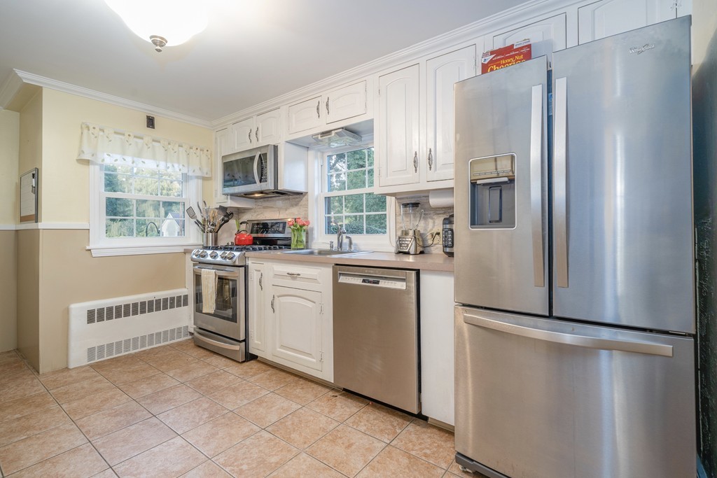 6 Gerald Road Stoneham, MA 02180 - Photo 9 of 30 Gallery Image 9