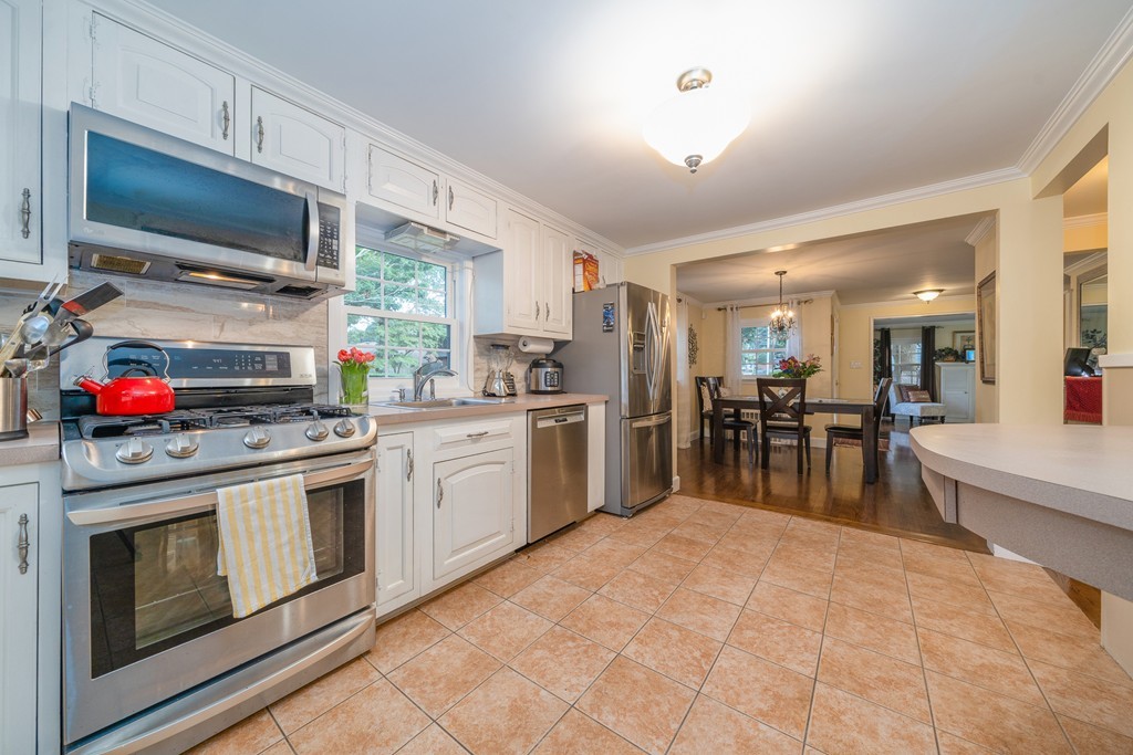 6 Gerald Road Stoneham, MA 02180 - Photo 10 of 30 Gallery Image 10
