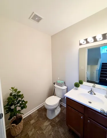 $215,000 | 631 Nantucket Drive, Lansing, MI 48906