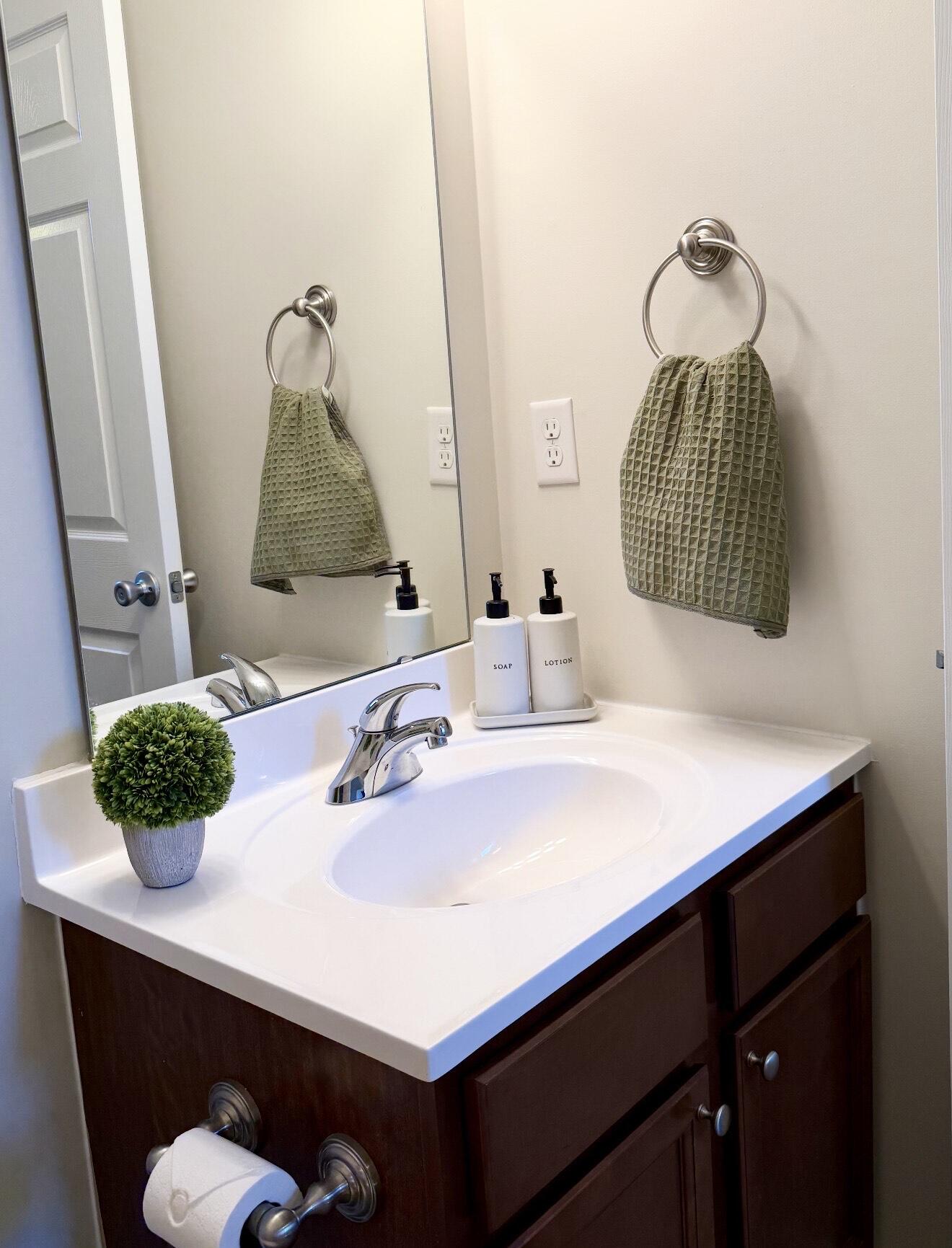 631 Nantucket Drive Lansing, MI 48906 - Photo 18 of 38 bathroom 2