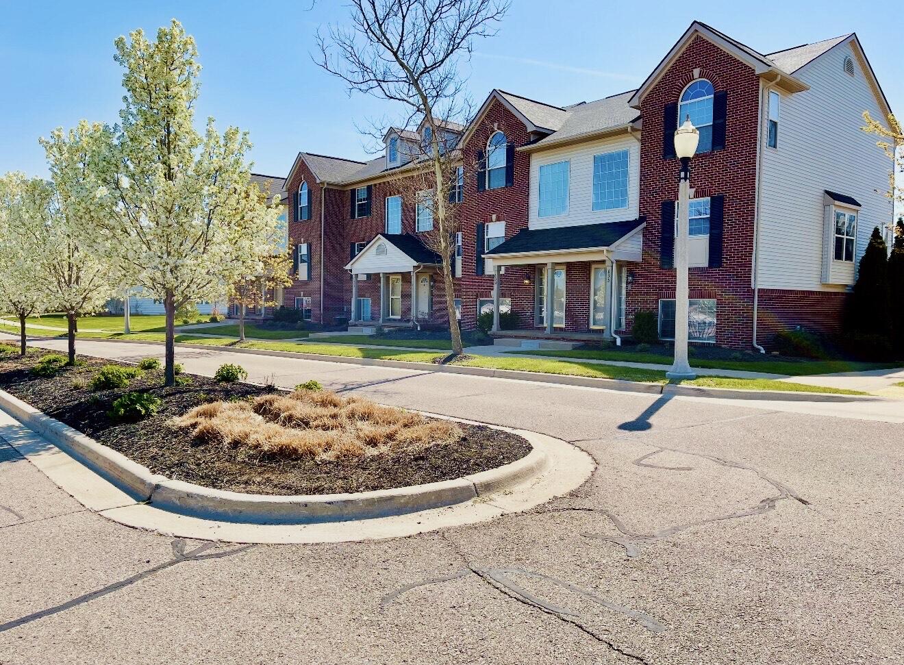 631 Nantucket Drive Lansing, MI 48906 - Photo 2 of 38 outside 1