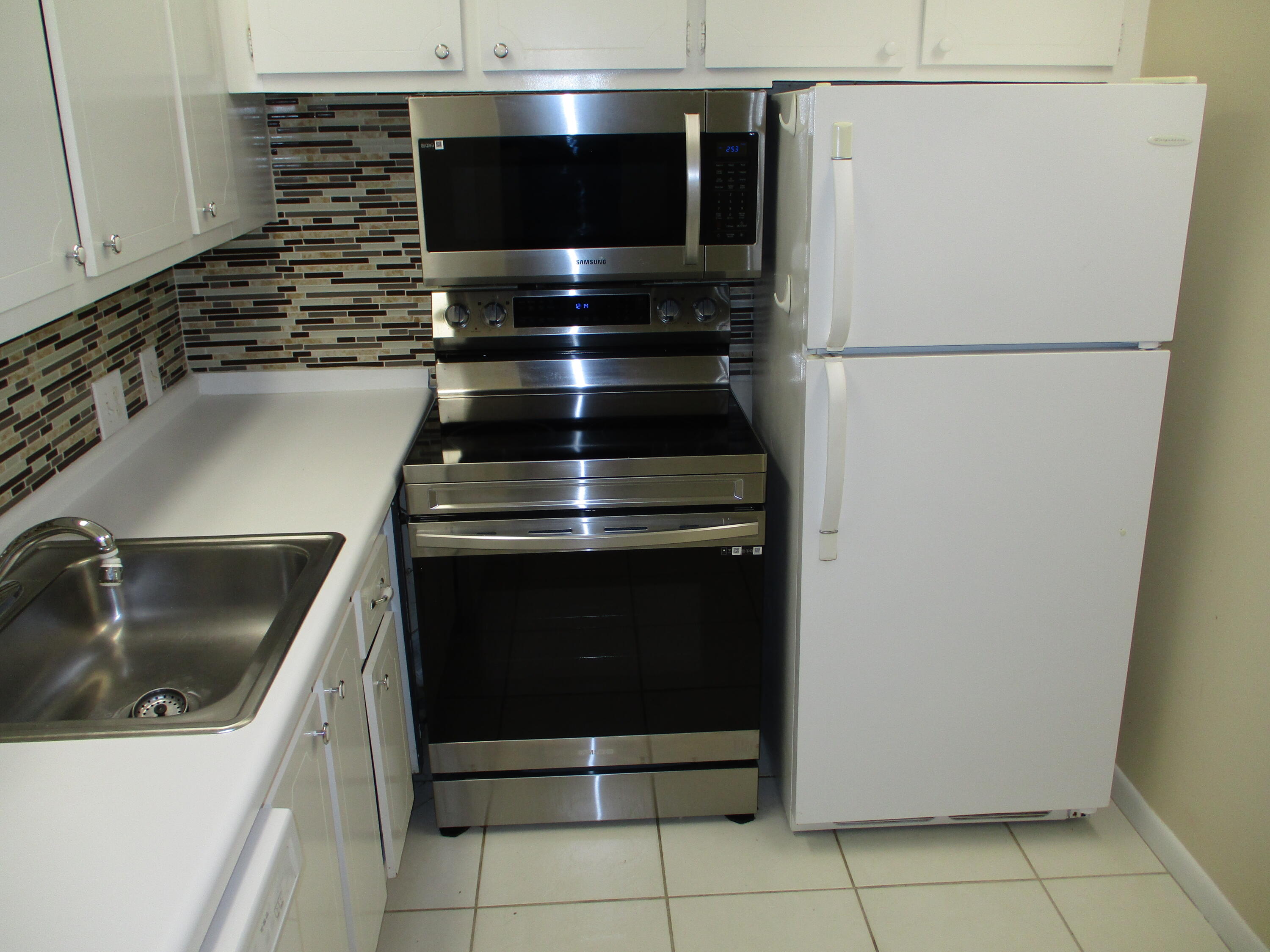 506 Mansfield M Boca Raton, FL 33434 - Photo 4 of 37 IMG_0559