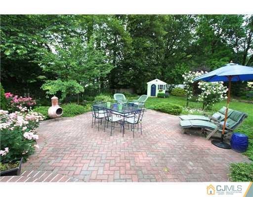 386 Plainfield Road Edison, NJ 08820 - Photo 14 of 17 a view of a backyard with sitting area