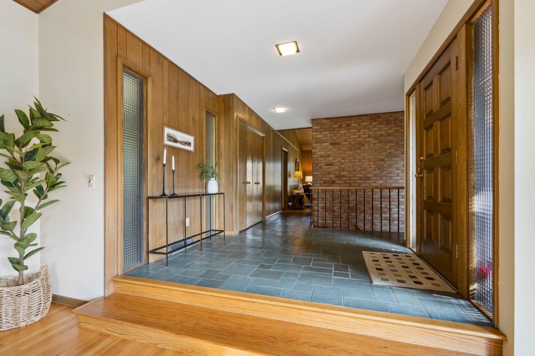 2474 Buckley Road Columbus, OH 43220 - Photo 12 of 73 Entryway