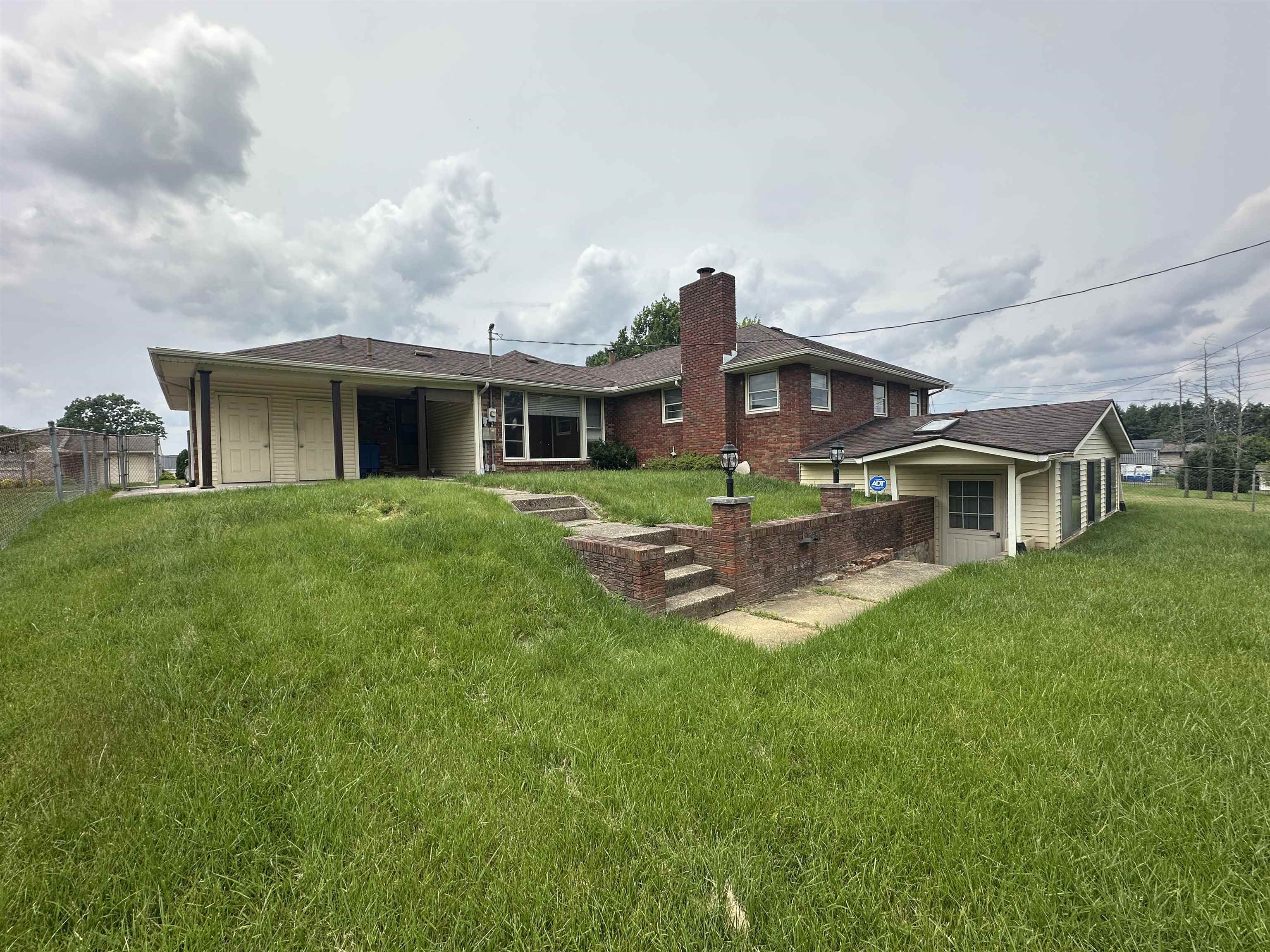 2920 Ranch Road Ashland, KY 41102 - Photo 2 of 19