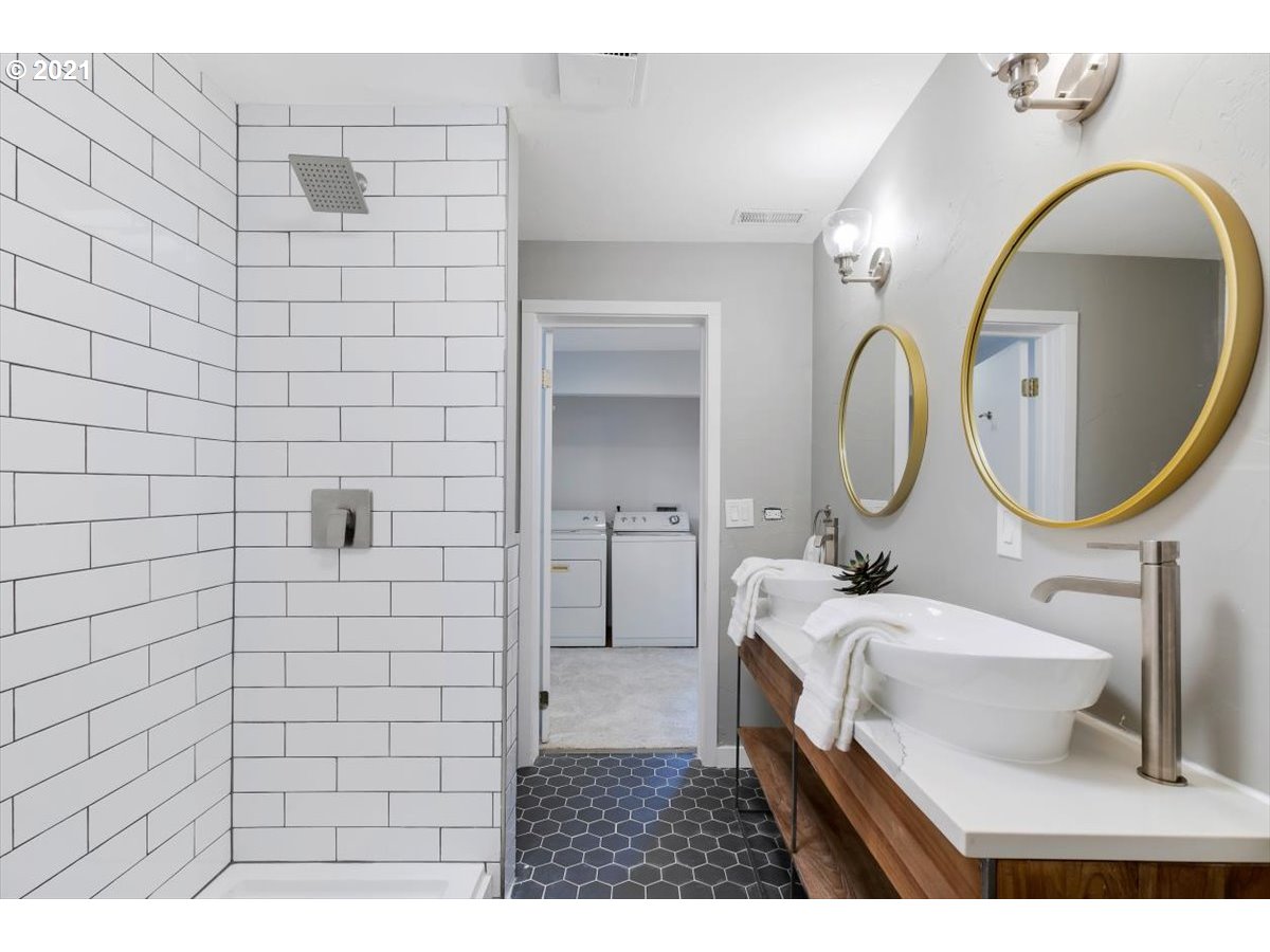 4000 Southwest View Point Terrace Portland, OR 97239 - Photo 22 of 32 Gallery Image 22