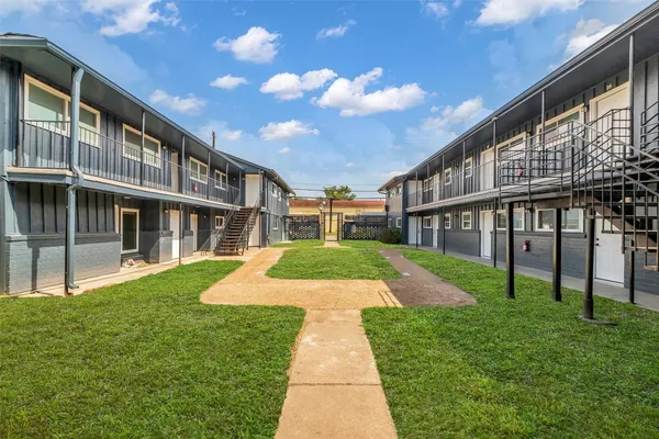 $1,250 | 4706 Yellowstone Boulevard, Unit 11, Houston, TX 77021