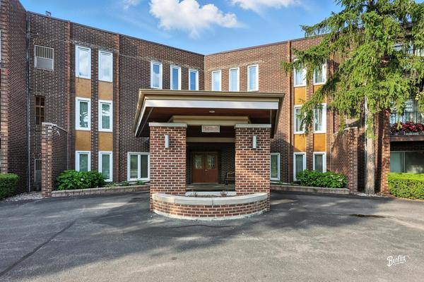 1425 Sandpebble Drive, Unit 340 Wheeling, IL 60090 - Photo 2 of 14 a front view of a house