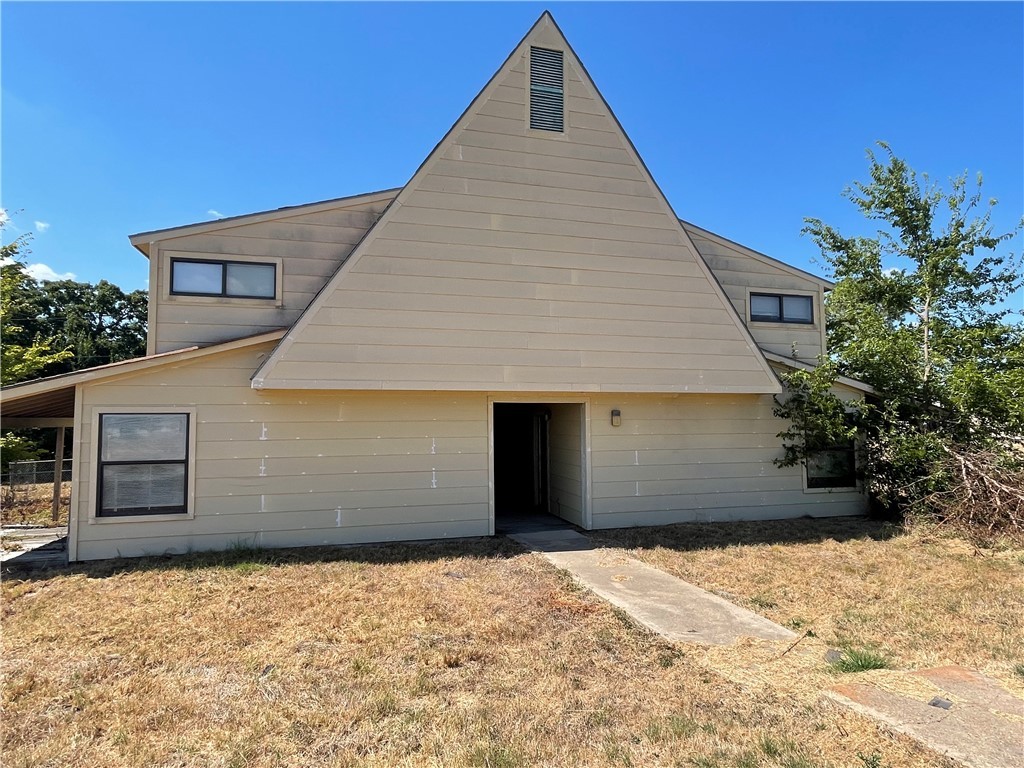 5900 Leonard Road Bryan, TX 77807 - Photo 20 of 27 a backyard of a house