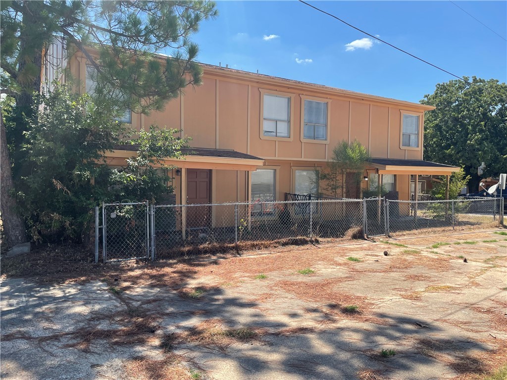 5900 Leonard Road Bryan, TX 77807 - Photo 2 of 27 a backyard of a house