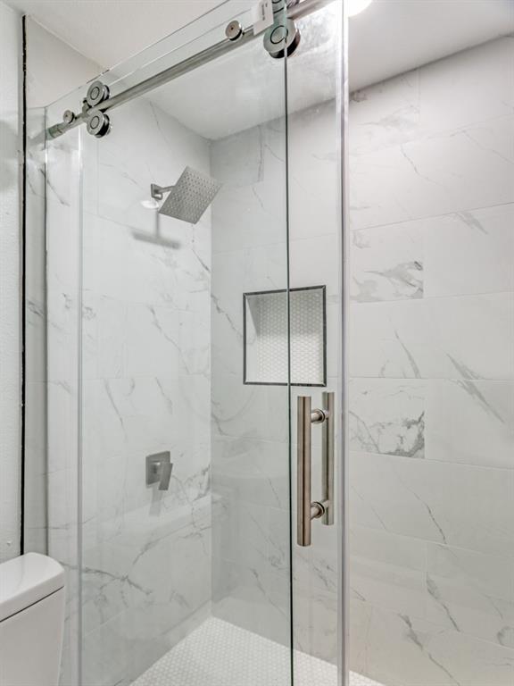 3821 Horizon Place Fort Worth, TX 76133 - Photo 11 of 19 a bathroom with a shower