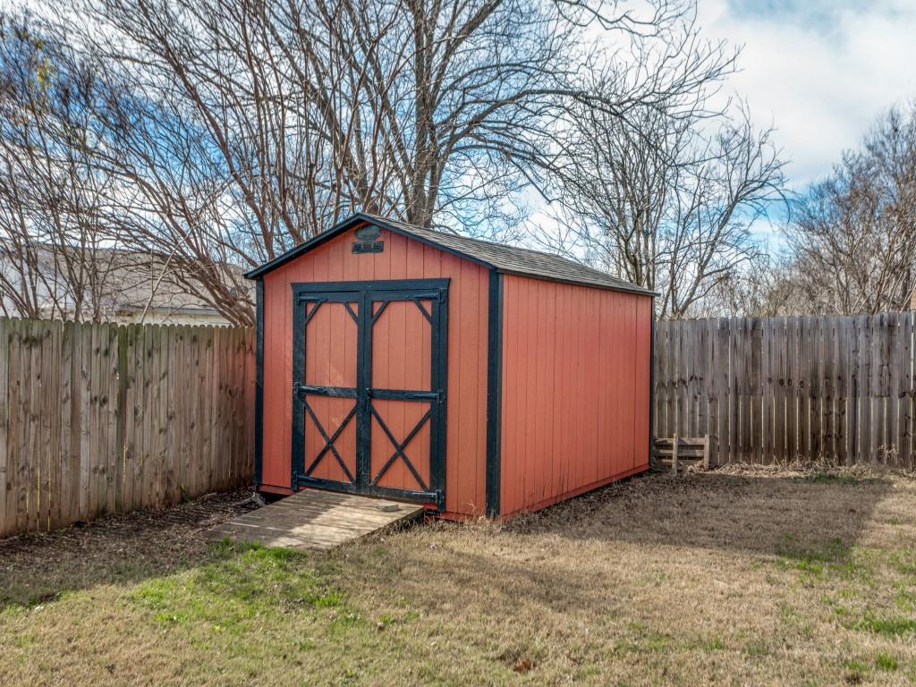 3821 Horizon Place Fort Worth, TX 76133 - Photo 18 of 19 a front view of a house with garden