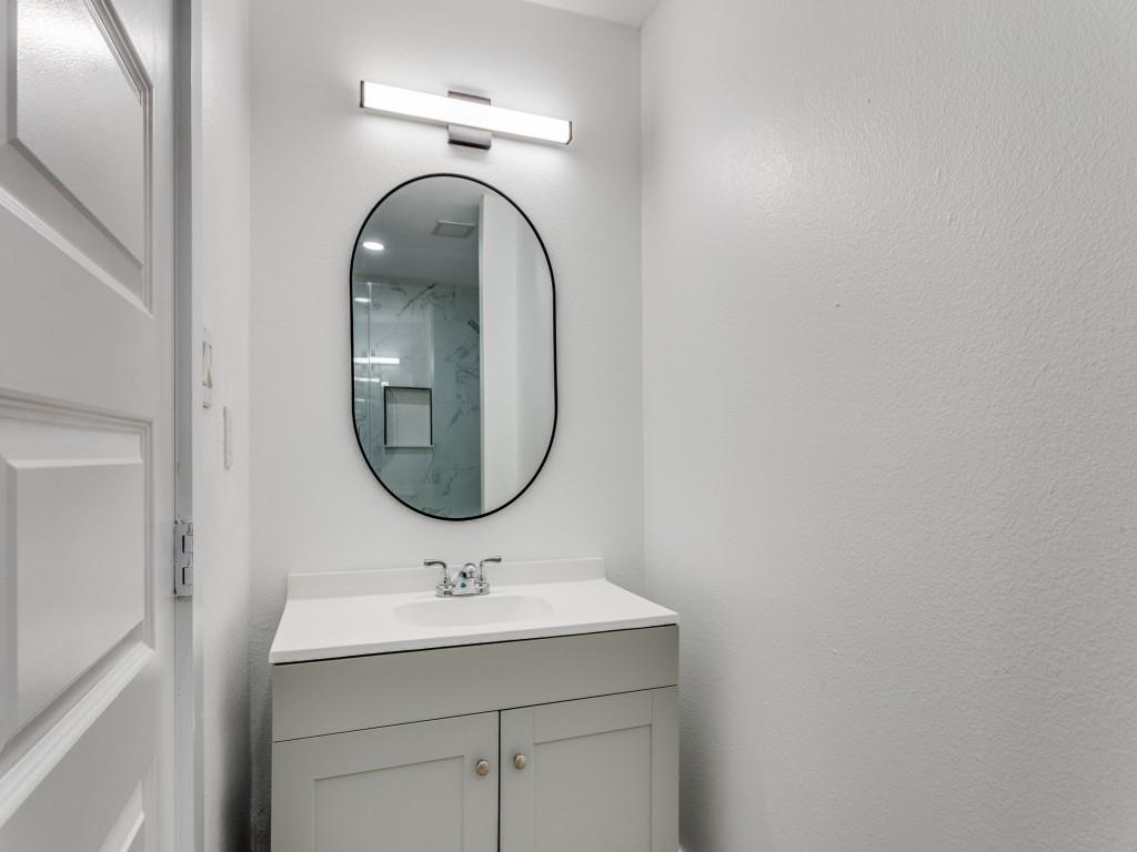 3821 Horizon Place Fort Worth, TX 76133 - Photo 6 of 19 a bathroom with a sink and a mirror