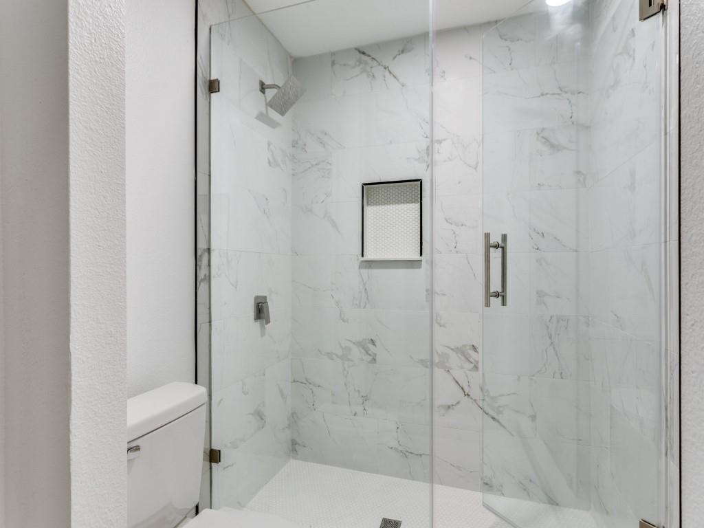 3821 Horizon Place Fort Worth, TX 76133 - Photo 7 of 19 a bathroom with a shower
