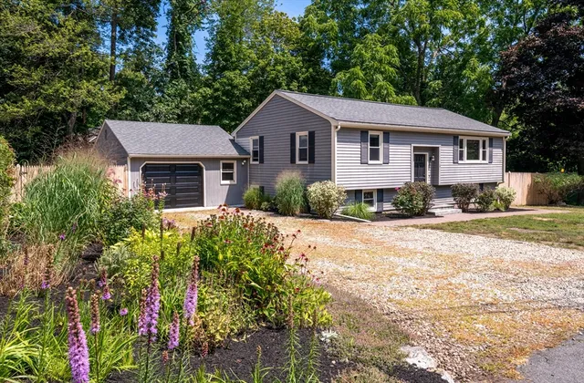 $675,000 | 1 Oakhurst Avenue, Ipswich, MA 01938