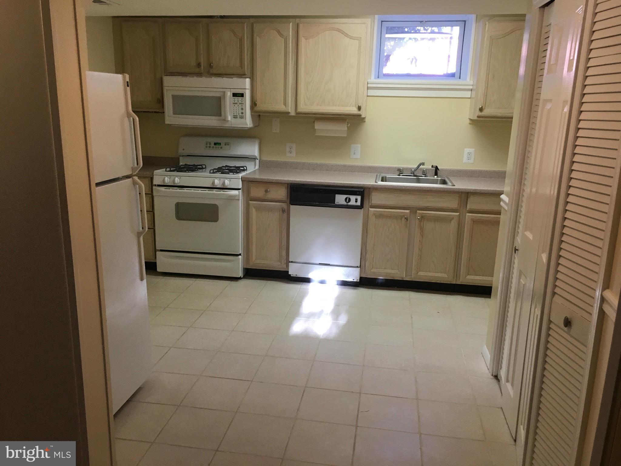 11502 Newport Mill Road Silver Spring, MD 20902 - Photo 10 of 29 Kitchen