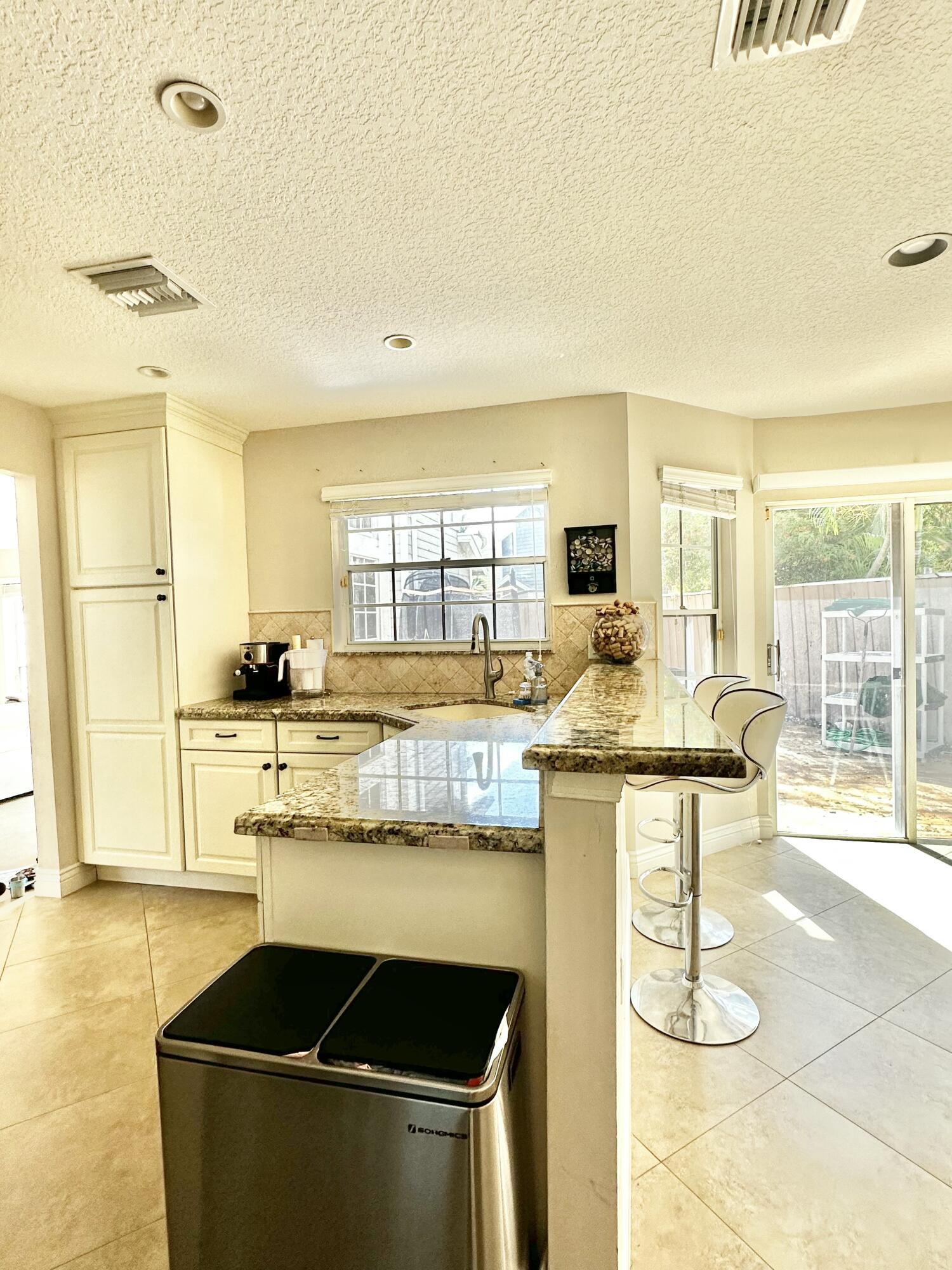 5342 Park Pl Circle Boca Raton, FL 33486 - Photo 16 of 44 Kitchen5