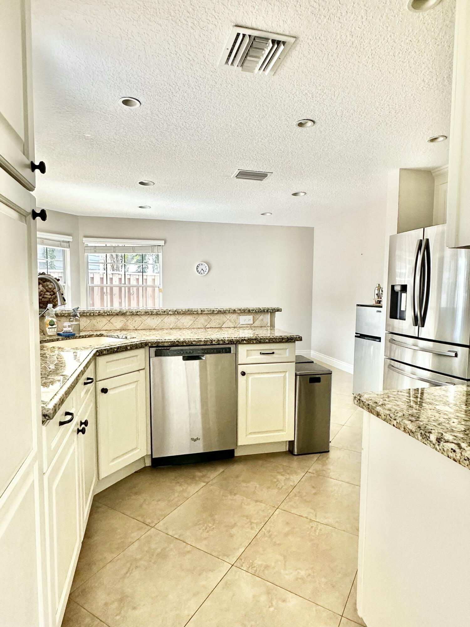 5342 Park Pl Circle Boca Raton, FL 33486 - Photo 17 of 44 Kitchen6