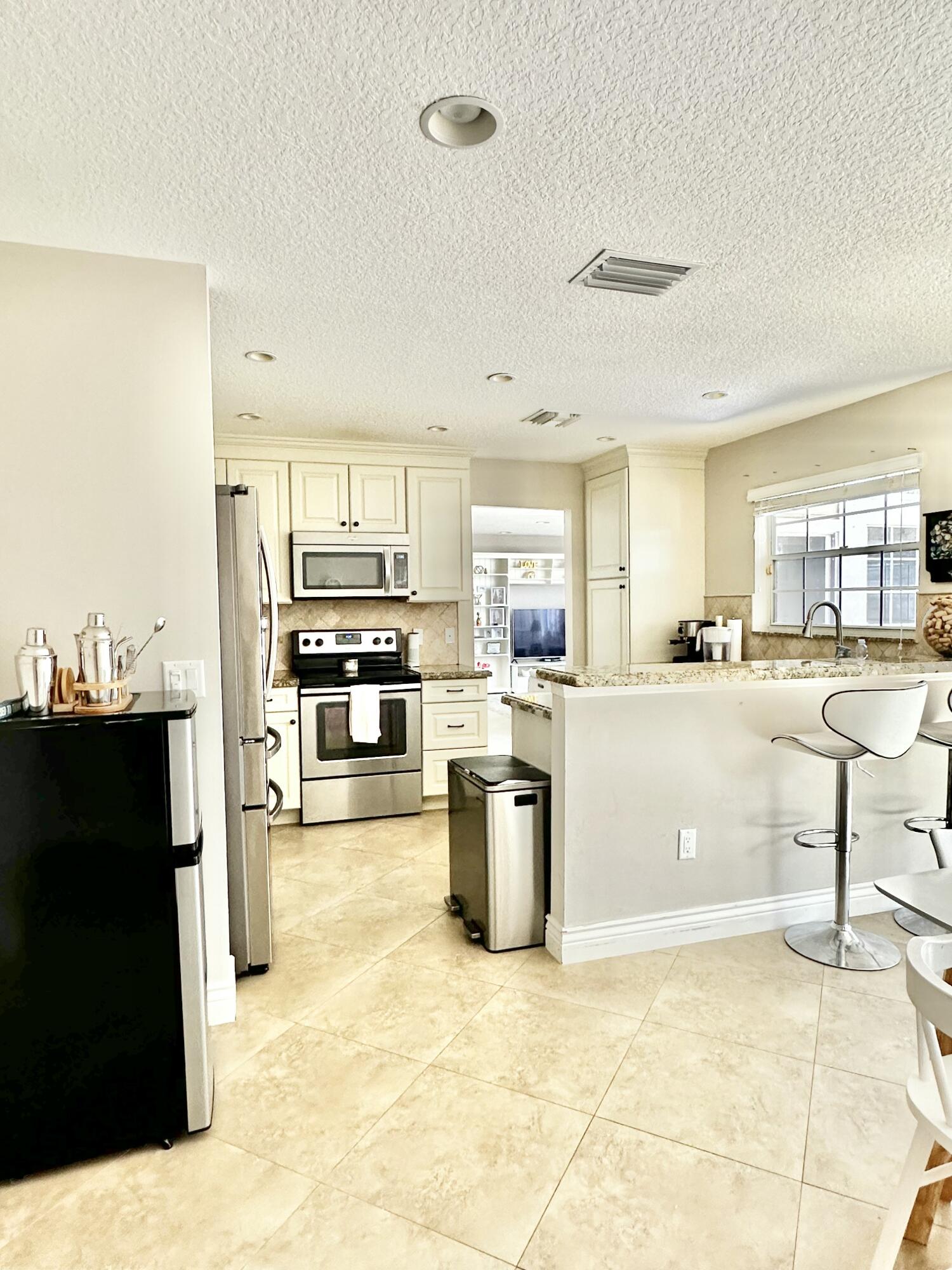 5342 Park Pl Circle Boca Raton, FL 33486 - Photo 10 of 44 KitchenDiningRoom